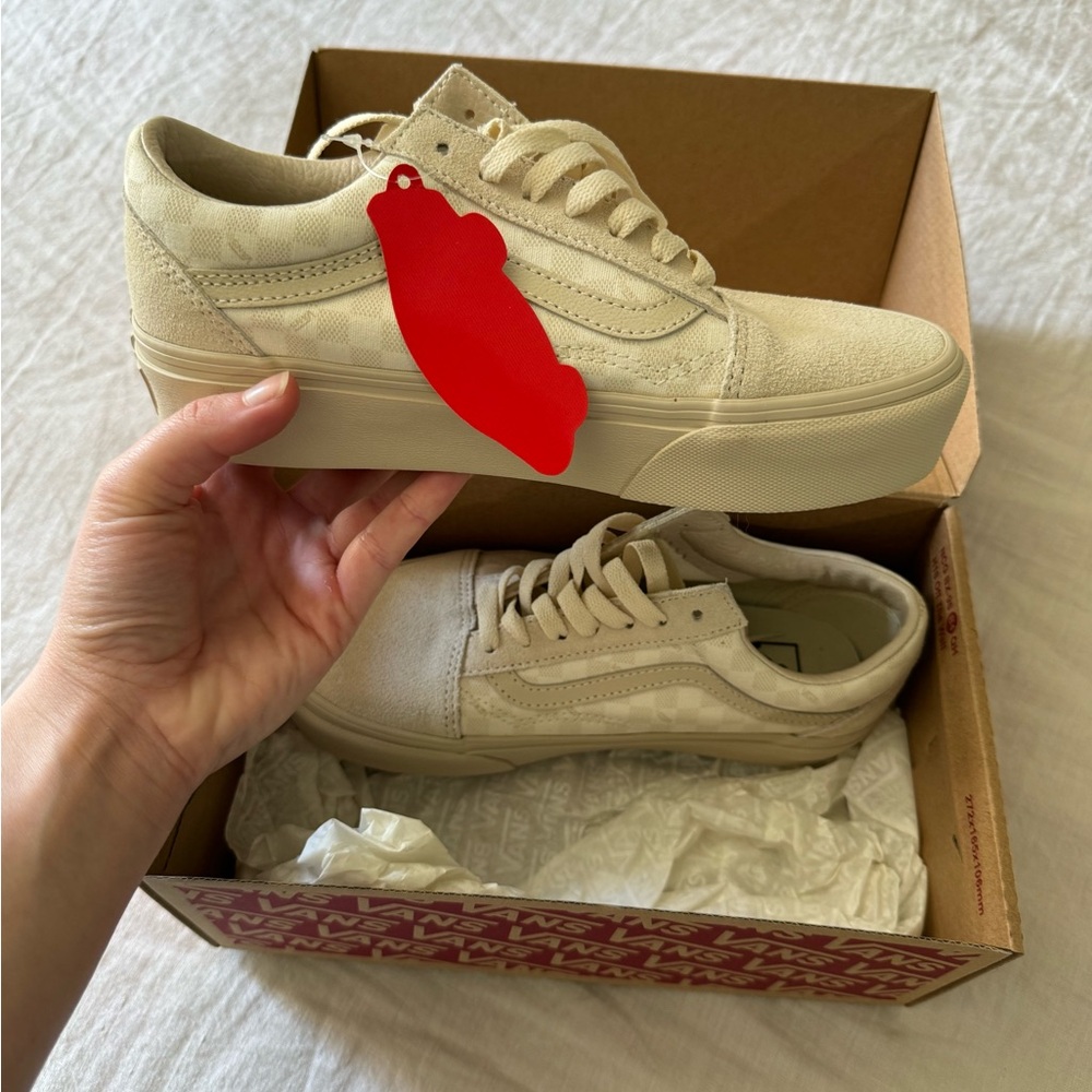 NWT Vans Old Skool Platform